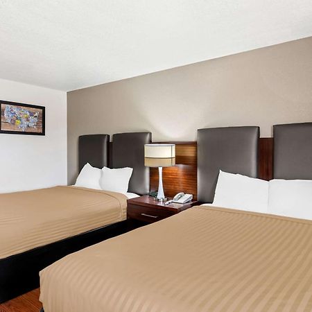Econo Lodge Эмпория Экстерьер фото