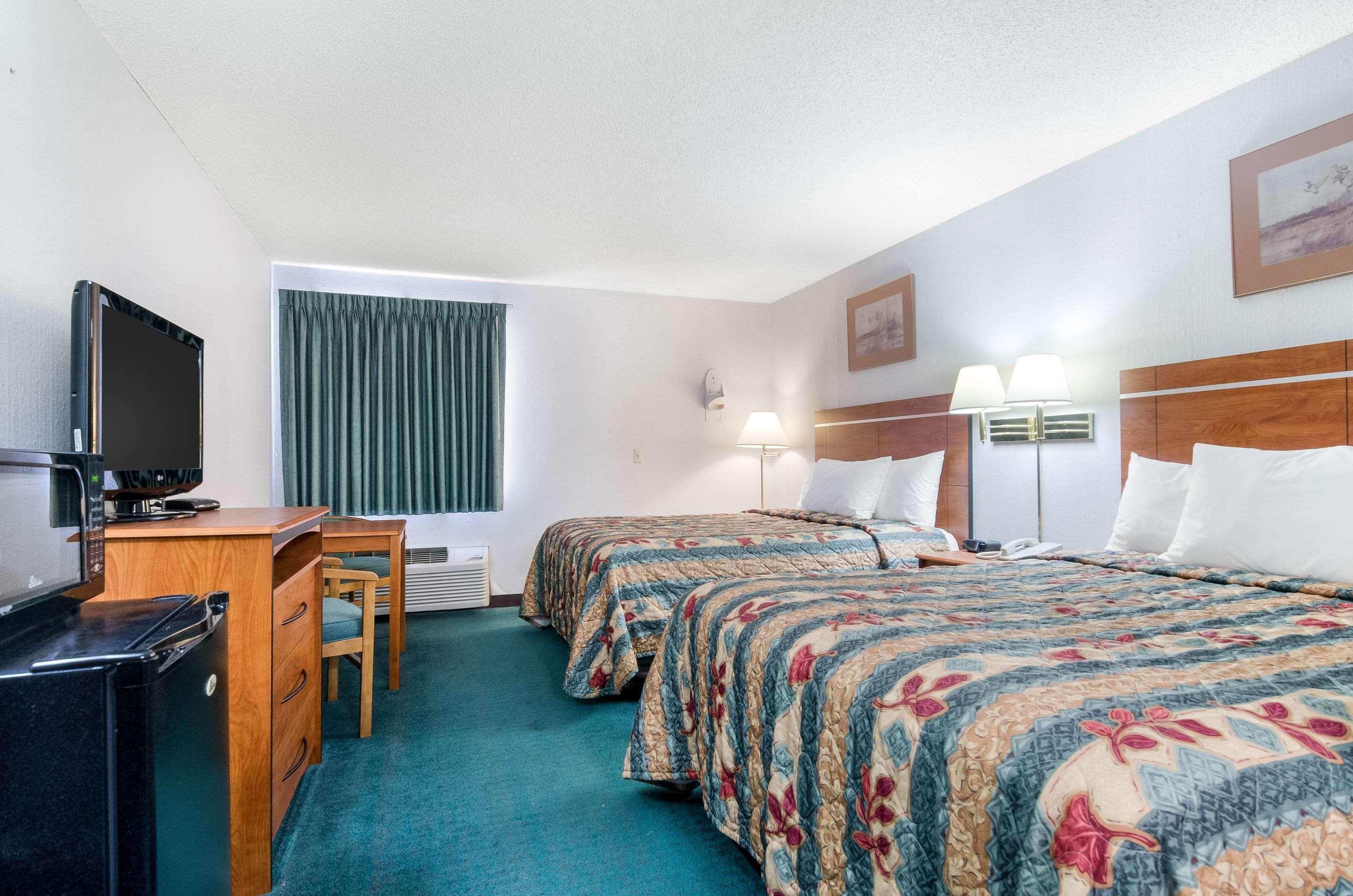 Econo Lodge Эмпория Экстерьер фото