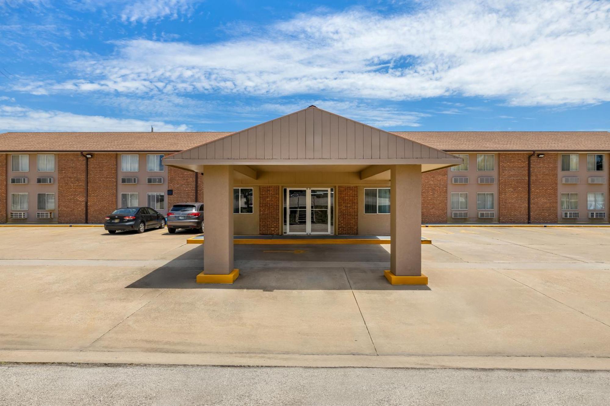 Econo Lodge Эмпория Экстерьер фото