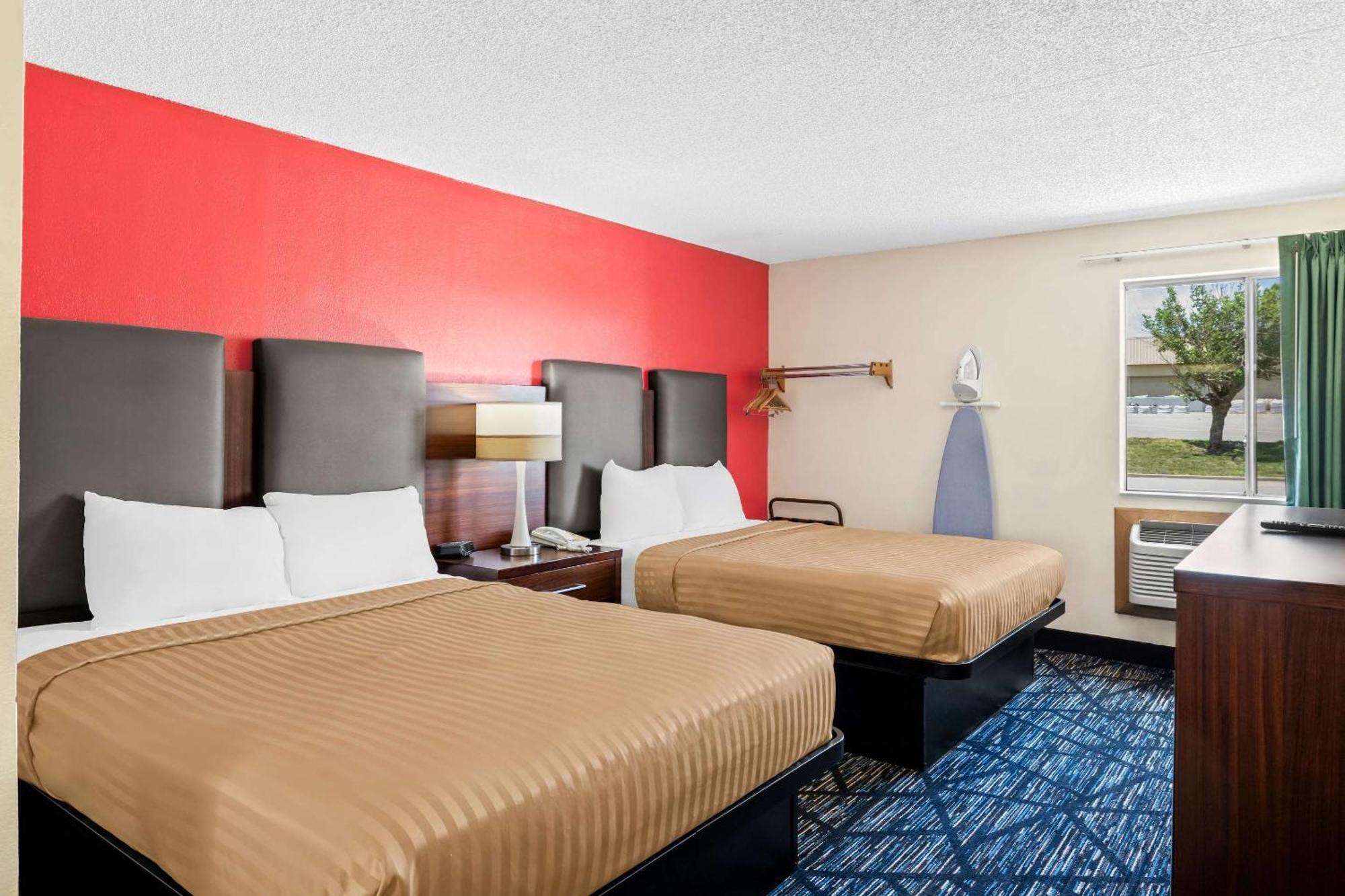 Econo Lodge Эмпория Экстерьер фото
