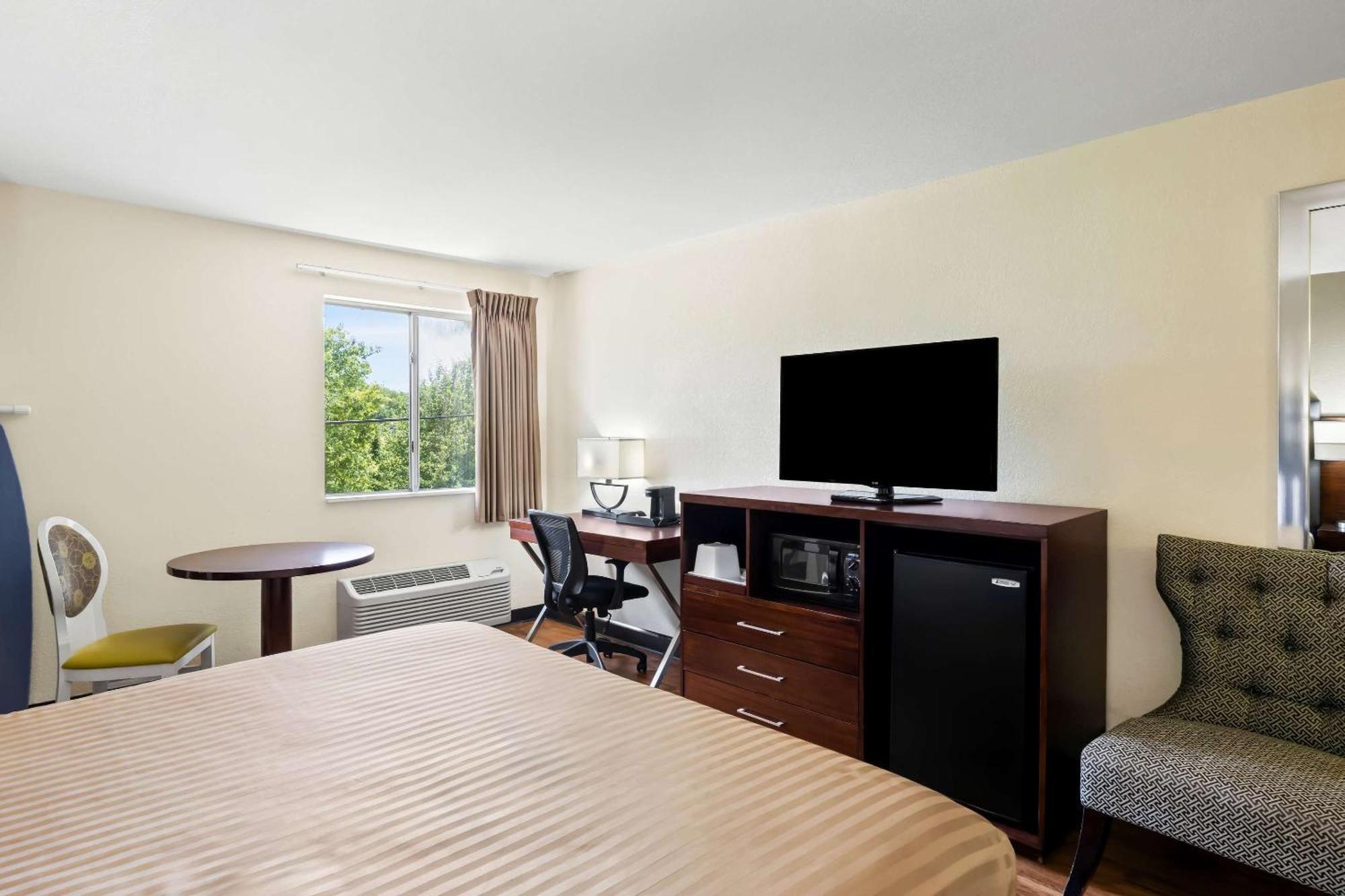 Econo Lodge Эмпория Экстерьер фото