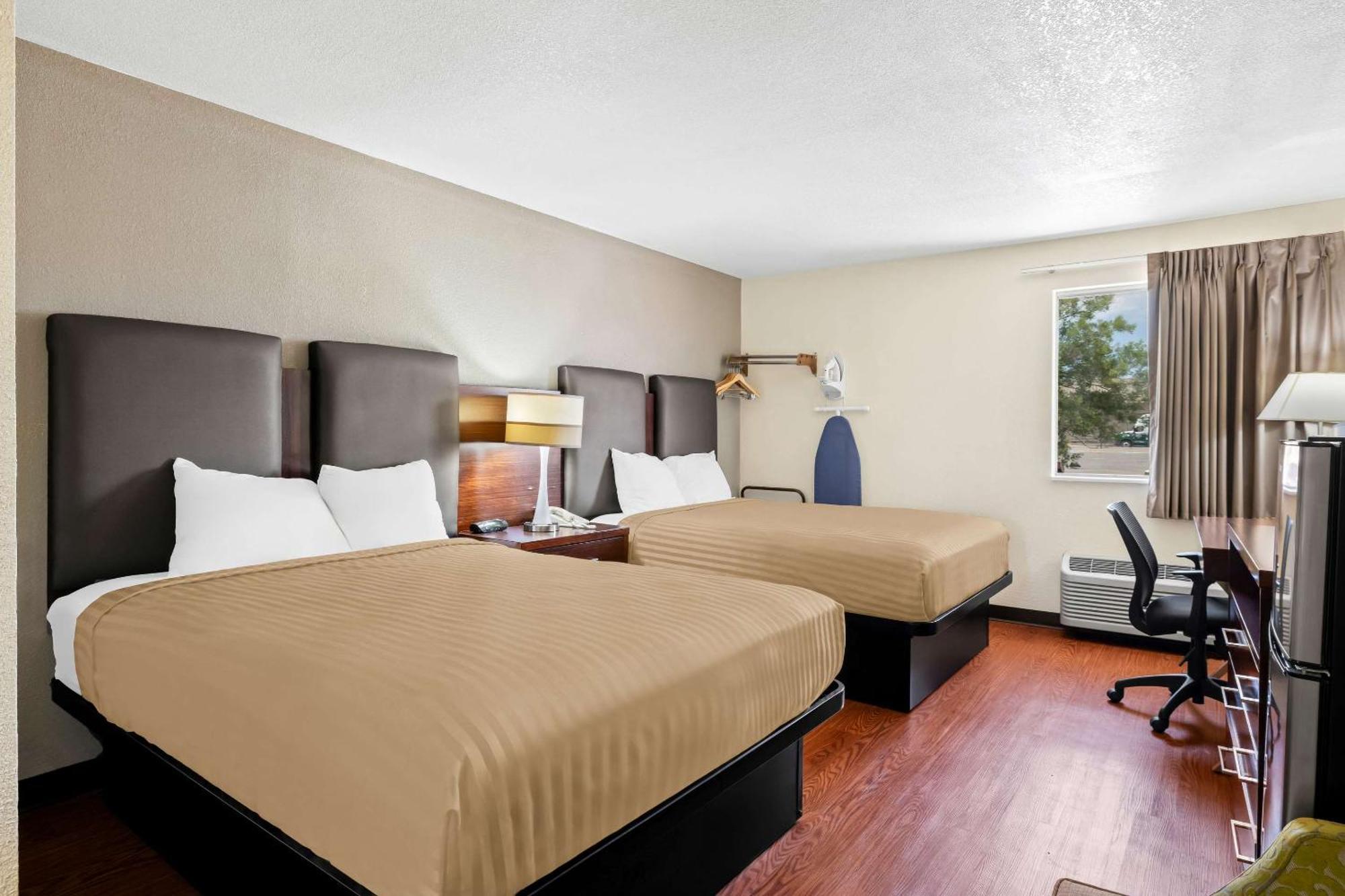 Econo Lodge Эмпория Экстерьер фото