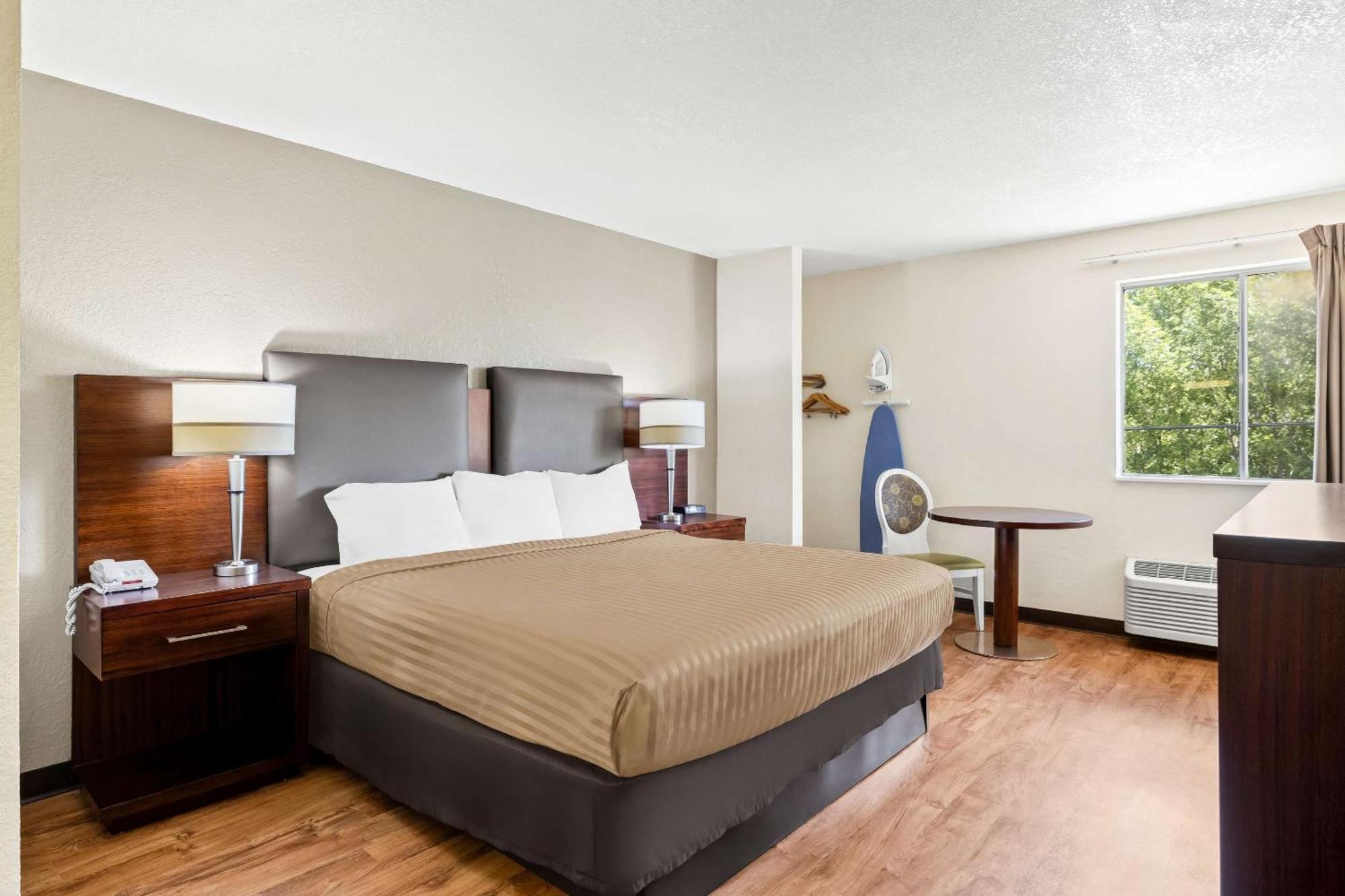 Econo Lodge Эмпория Экстерьер фото
