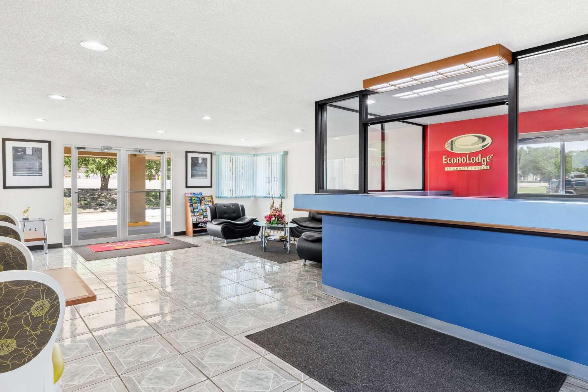 Econo Lodge Эмпория Экстерьер фото