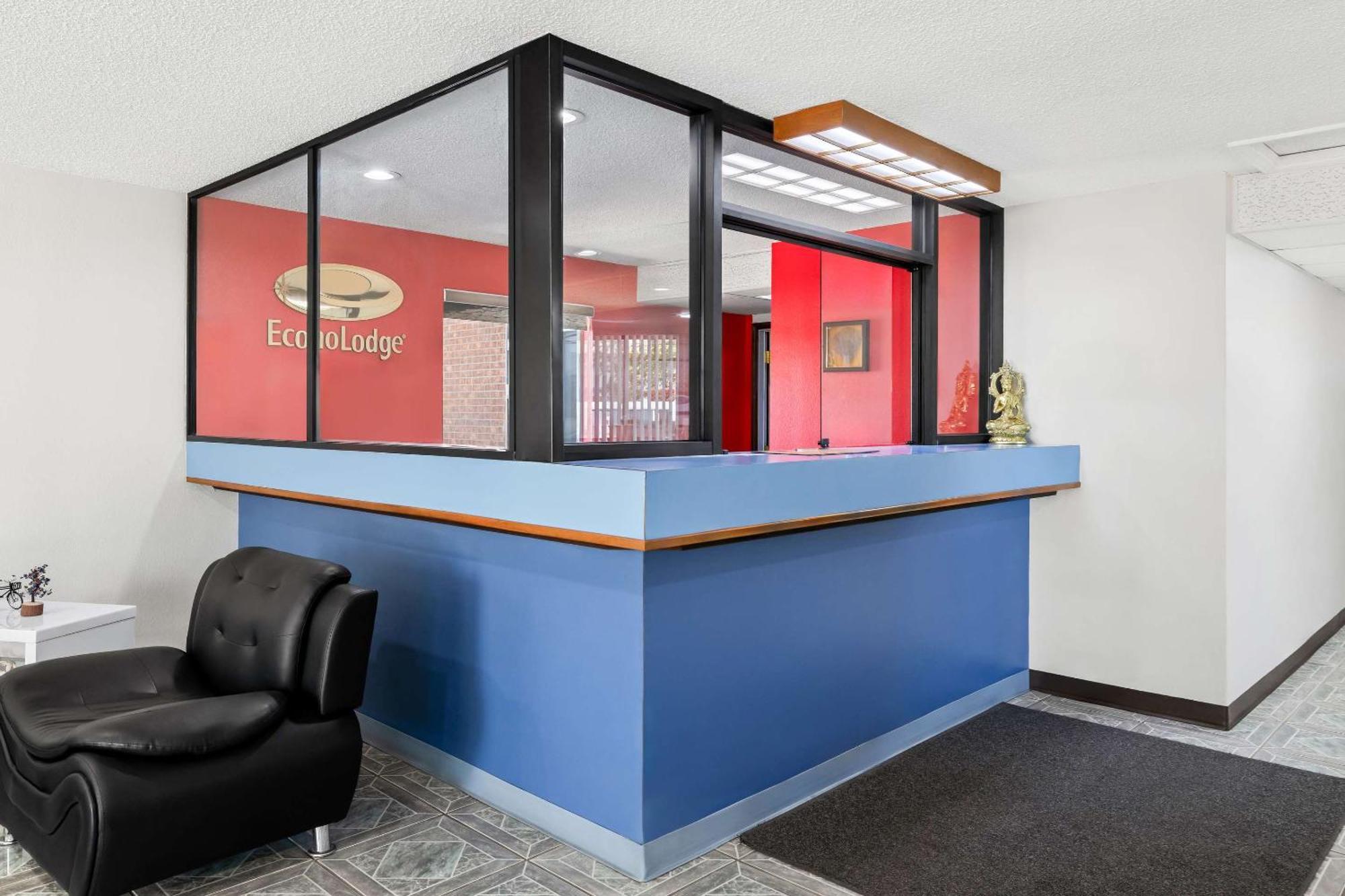 Econo Lodge Эмпория Экстерьер фото